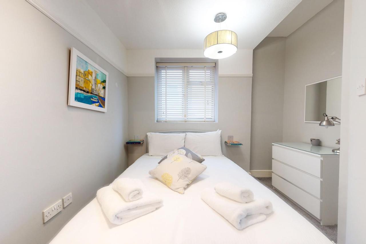 Super 1 Bedroom Flat In Hendon Near Middlesex University With Private Parking Bagian luar foto