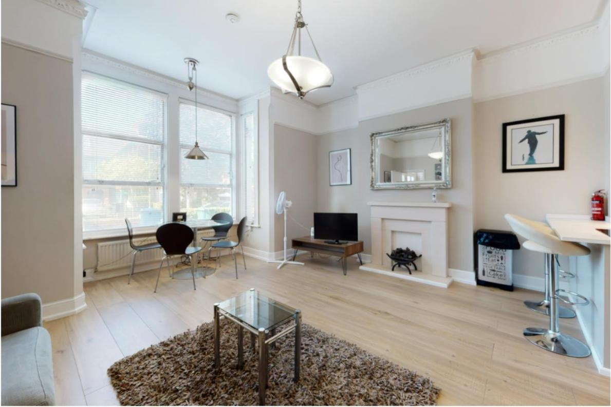 Super 1 Bedroom Flat In Hendon Near Middlesex University With Private Parking Bagian luar foto