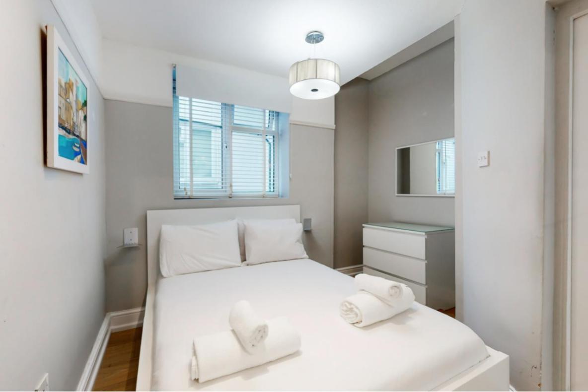 Super 1 Bedroom Flat In Hendon Near Middlesex University With Private Parking Bagian luar foto